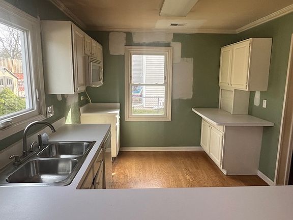 4th image of 570 Newcastle Dr