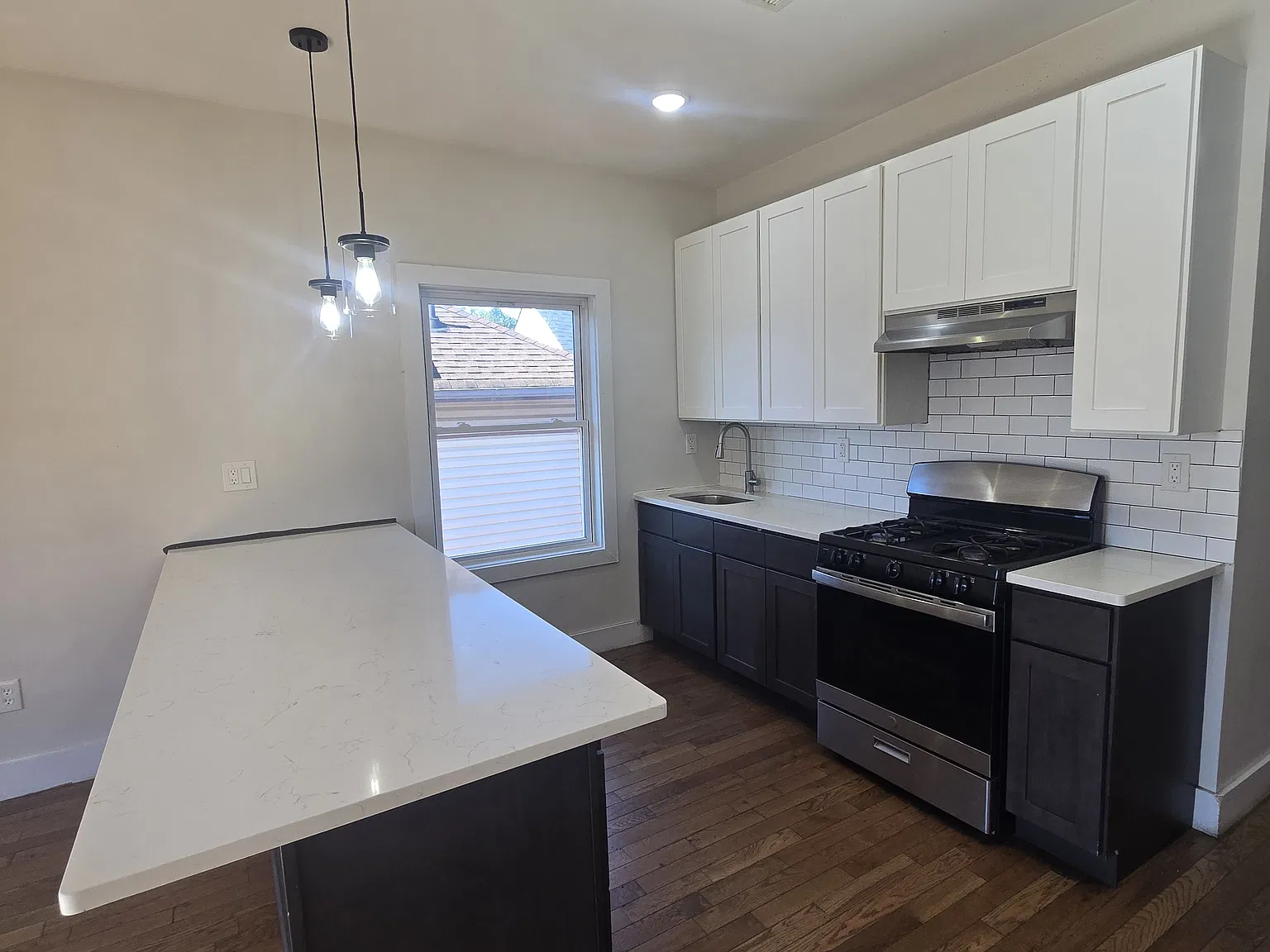 4 bed, $2,600 — Photo 2