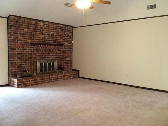 3rd image of 2412 W Pearl Dr