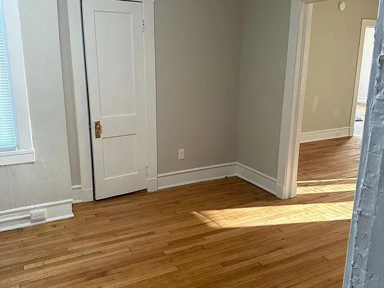 2400 Barton Ave — Photo 23