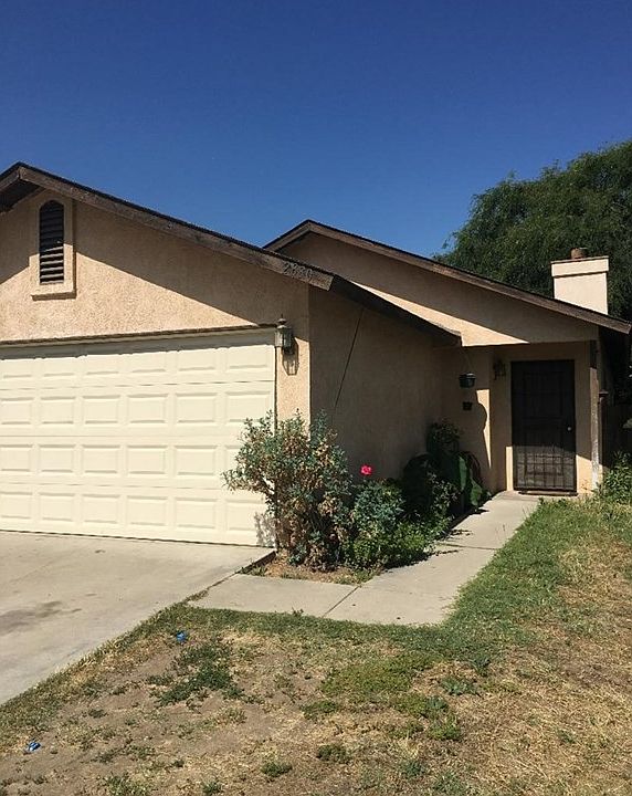 1st image of 2830 N Acacia Ave