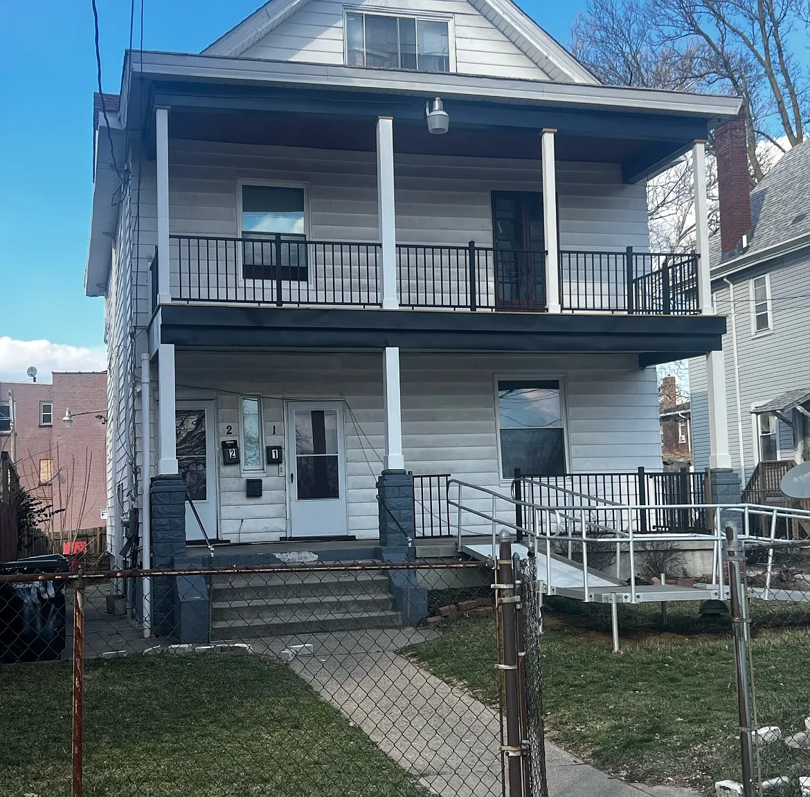 4 bed, 1.5 bath, 1400 sqft, $2,400 — Photo 1