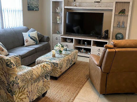 4th image of 91 Waterford Cir #D