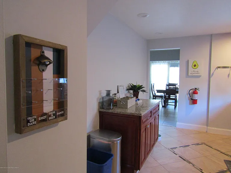 1726 Melrose Ave — Photo 12