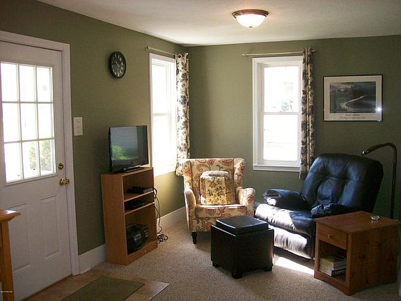 3rd image of 2929 Botsford Pl NE