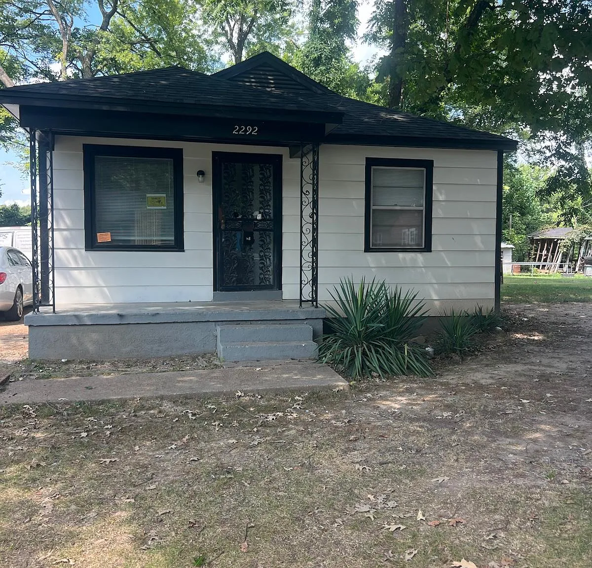 2292 Redwood Avenue - 1 — Photo 1