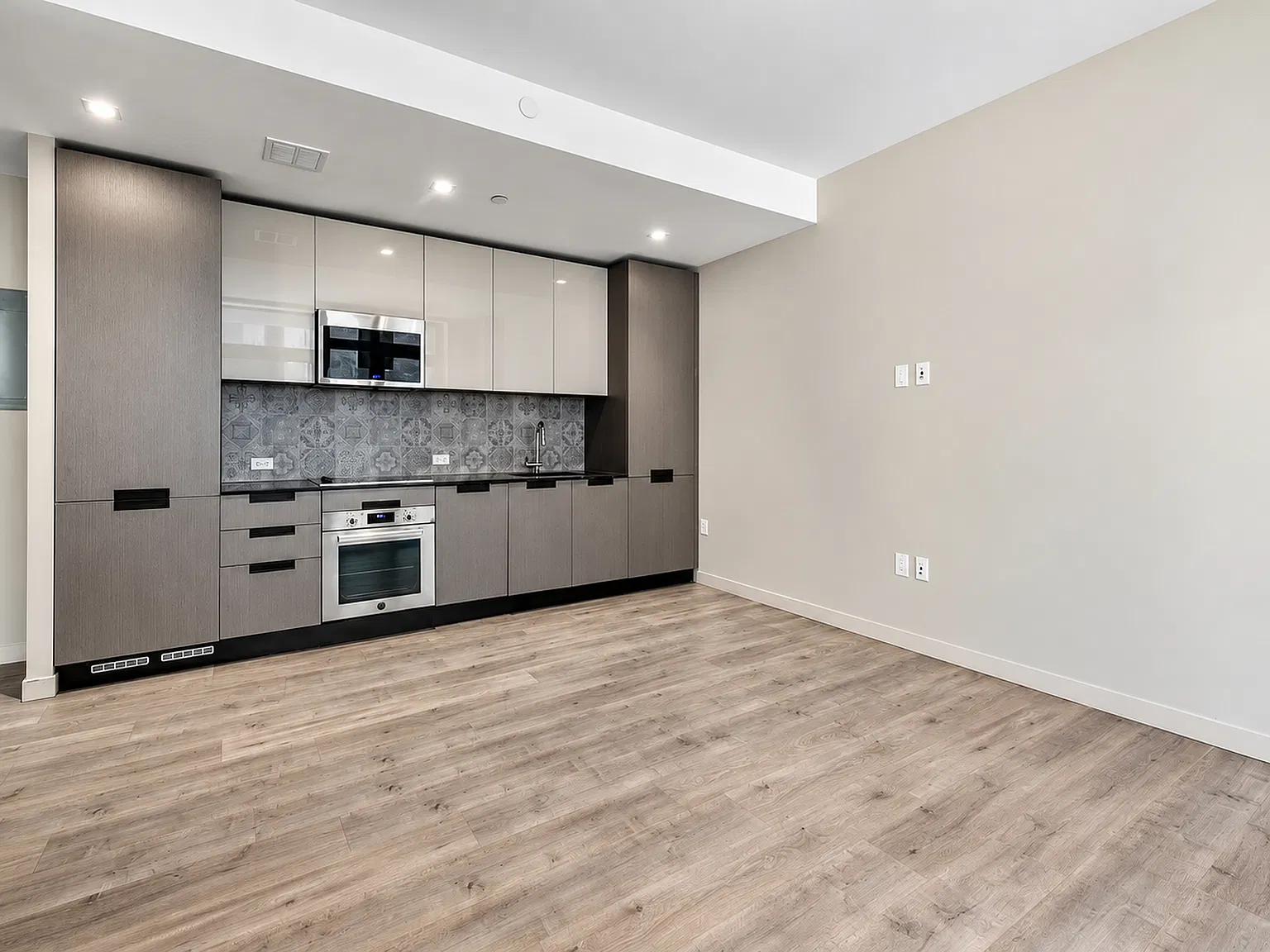 114 Mulberry St — Photo 2