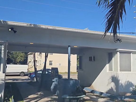 2nd image of 900 SW 3rd St APT L