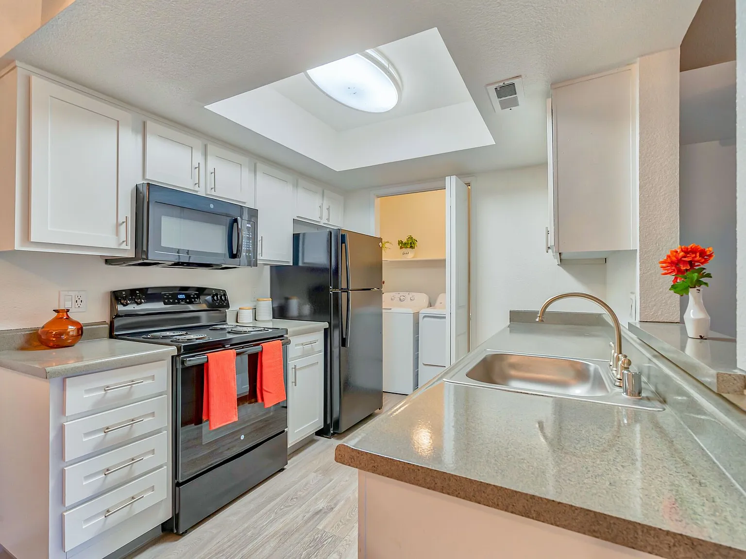 Park Vista Apartments — Photo 2
