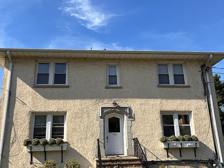 126 Bradford Ave — Photo 1