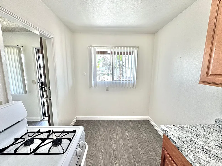 7821 Linda Vista Road — Photo 4