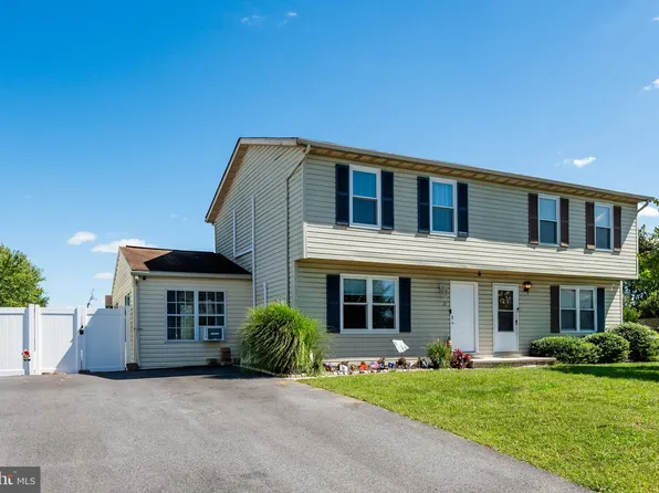 21 Courier Dr, Taneytown, MD 21787