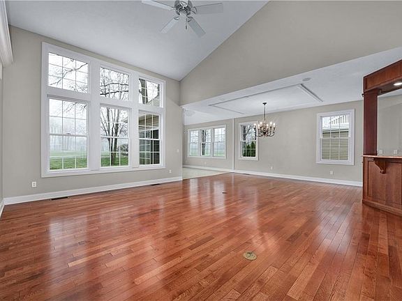 5th image of 513 Bay Hill Dr