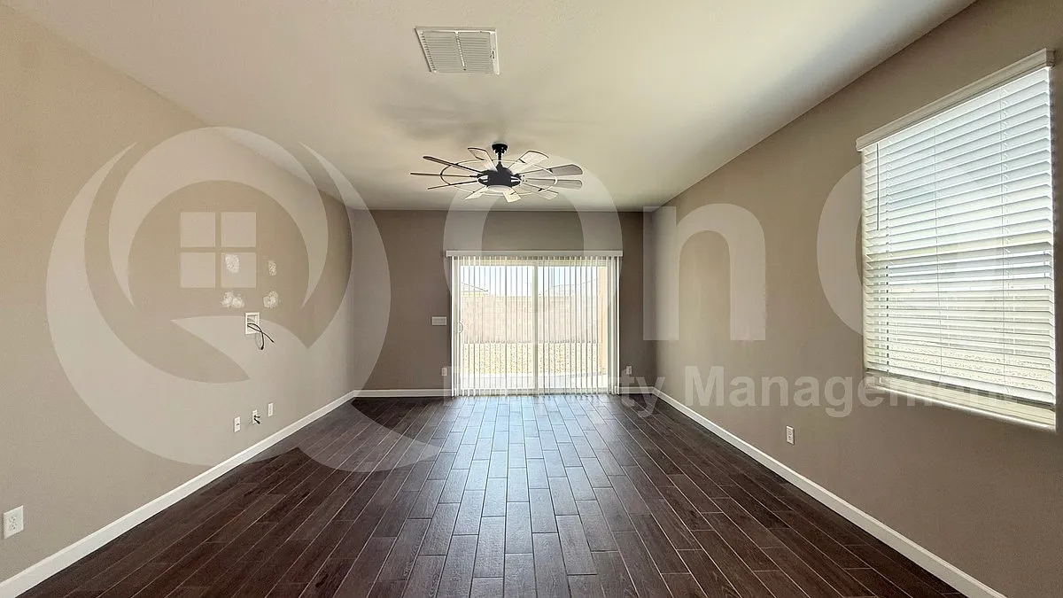 5 bed, 3.0 bath, 1866 sqft, $2,140 — Photo 4