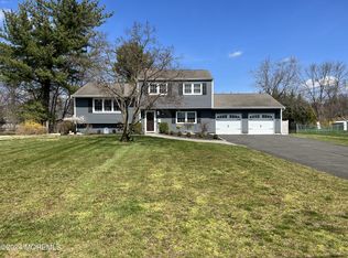 46 Yorktowne Dr, Manalapan, NJ 07726