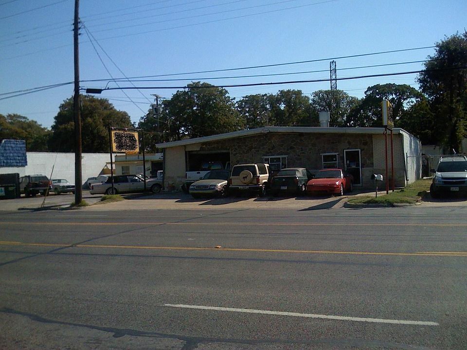 2nd image of 4424 NE 28th St