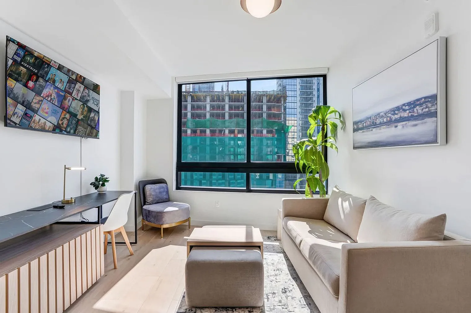 1 bed, 1.0 bath, 602 sqft, $3,196 — Photo 1