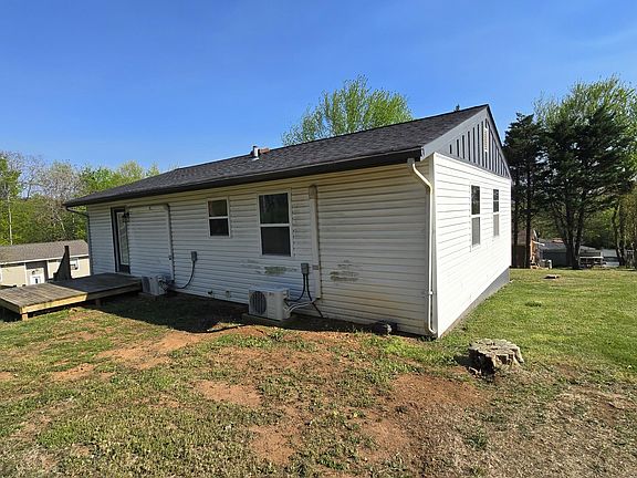 3rd image of 208 Riggs St