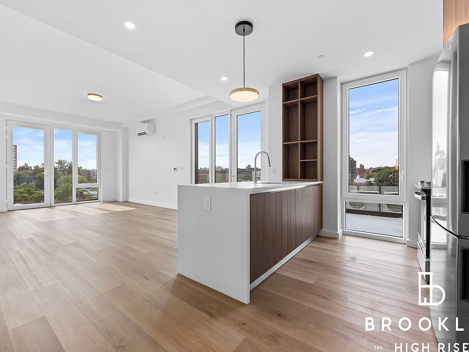 1st image of 50 E 10th St #615