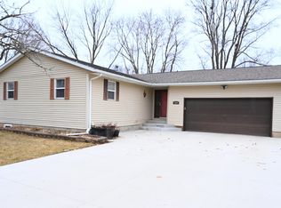 1304 N 5th St, Manchester, IA 52057