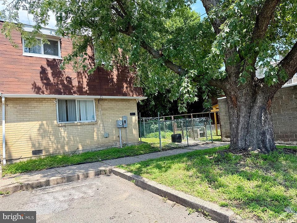 1st image of 811 Lansdowne Ave