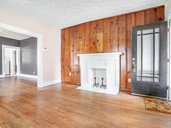 2nd image of 702 Bellaire Ave