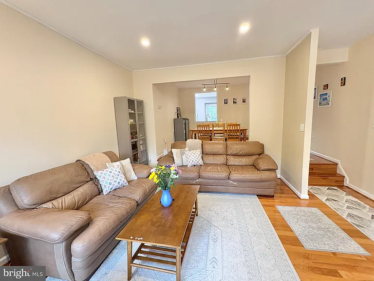 9710 Lakepointe Dr — Photo 12