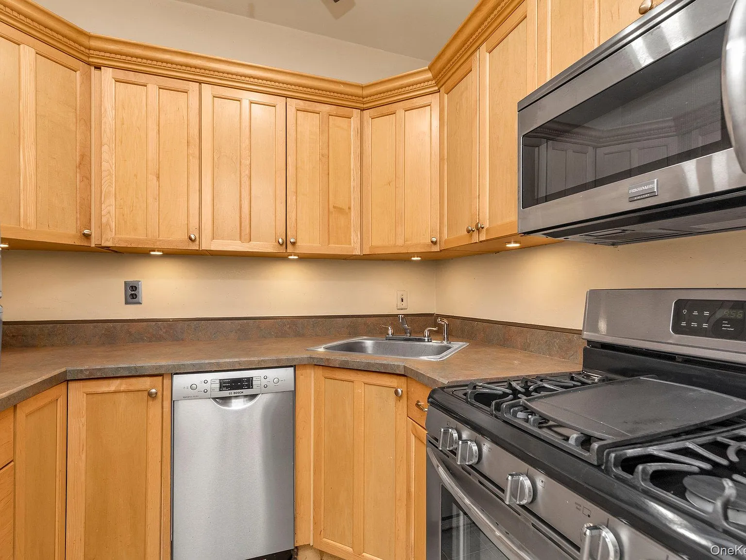 2 bed, 1.0 bath, 875 sqft, $2,750 — Photo 4