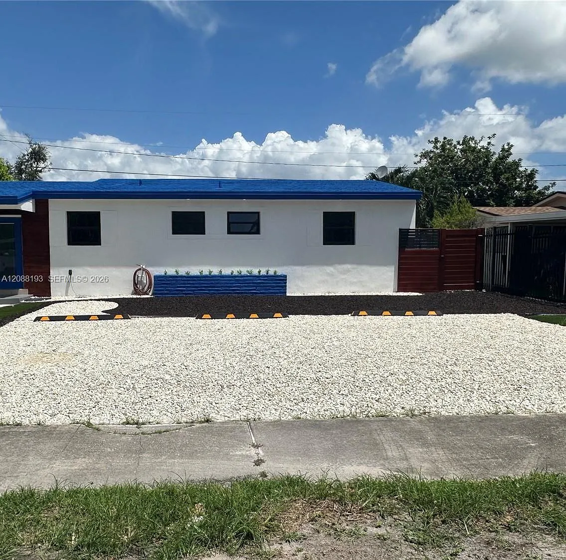 Fleetwood Gardens Sec 1 — Photo 1