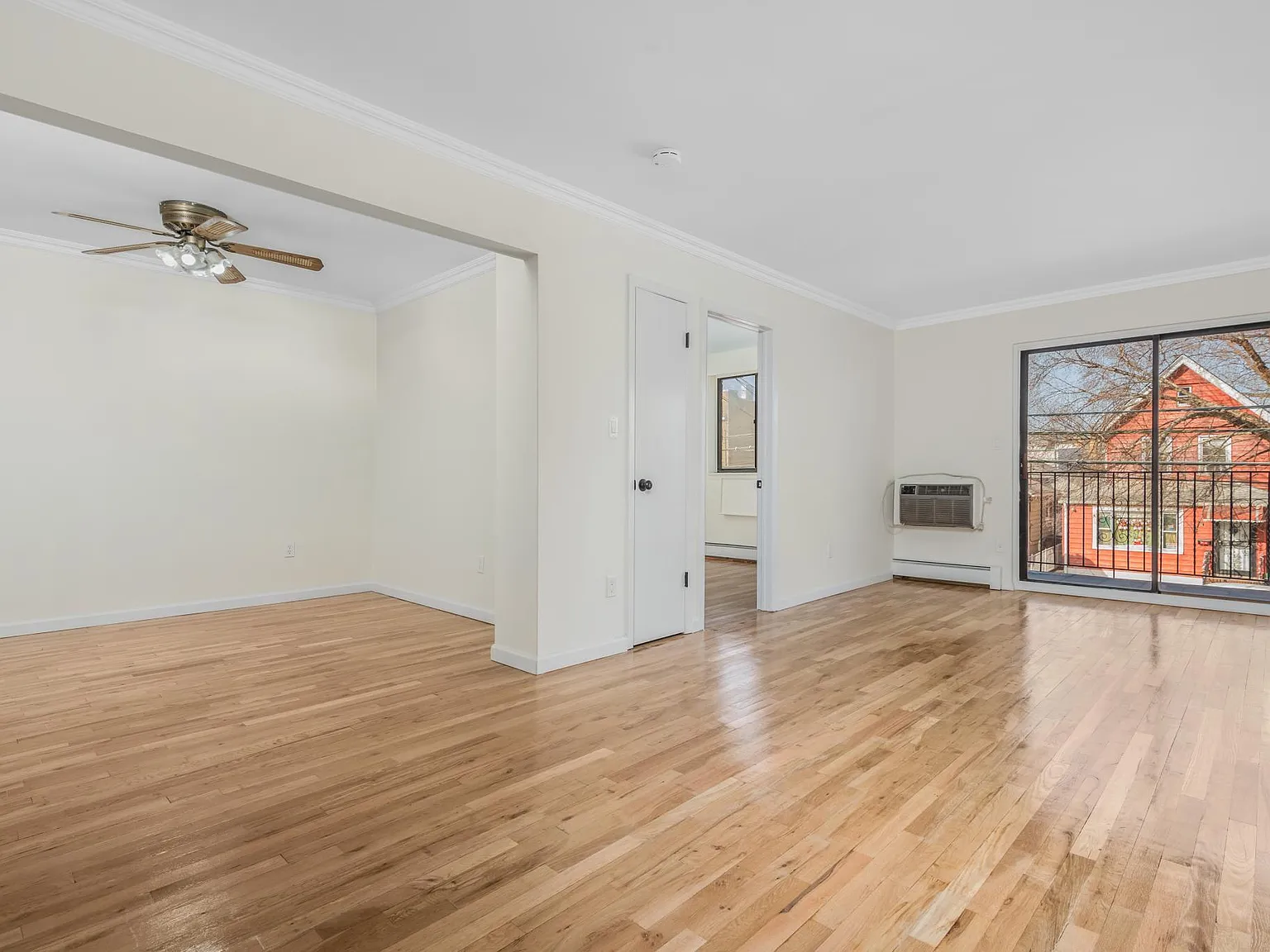 3 bed, 1300 sqft, $3,300 — Photo 2