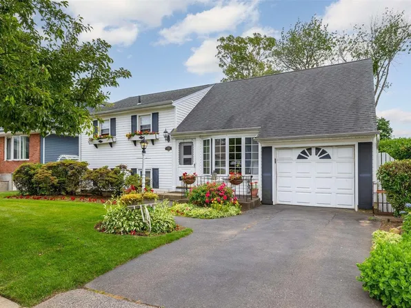 3616 Wyanet Street, Seaford, NY 11783