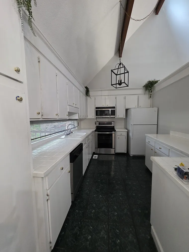 3 bed, 1762 sqft, $1,800 — Photo 2