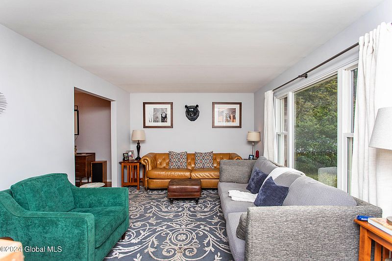 2nd image of 31 Vichy Drive