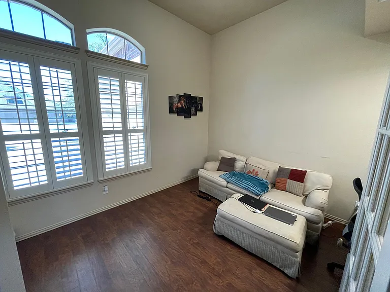 12812 Outlook Ave — Photo 3