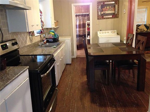 5th image of 122 N De Costa St