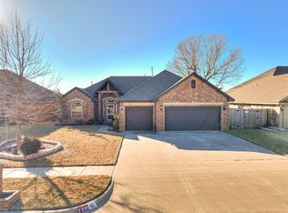 720 Carol Ann Pl, Moore, OK 73160