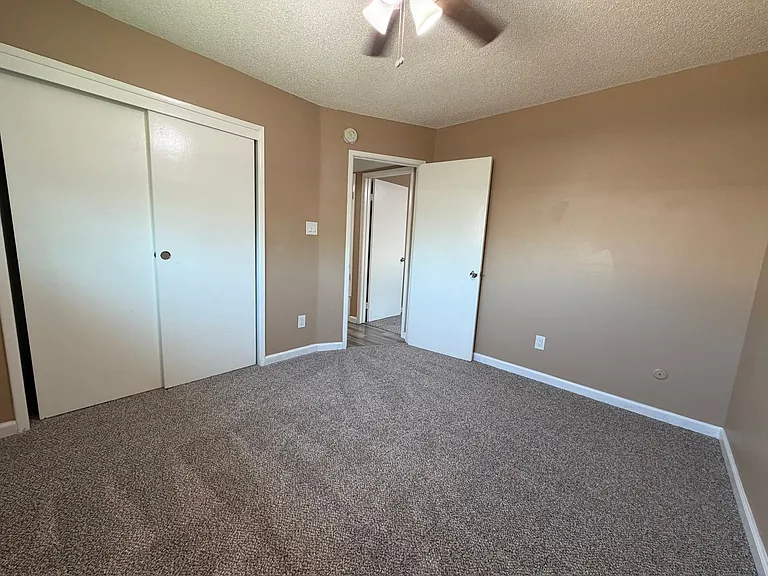 5725 Woodleigh Dr — Photo 35
