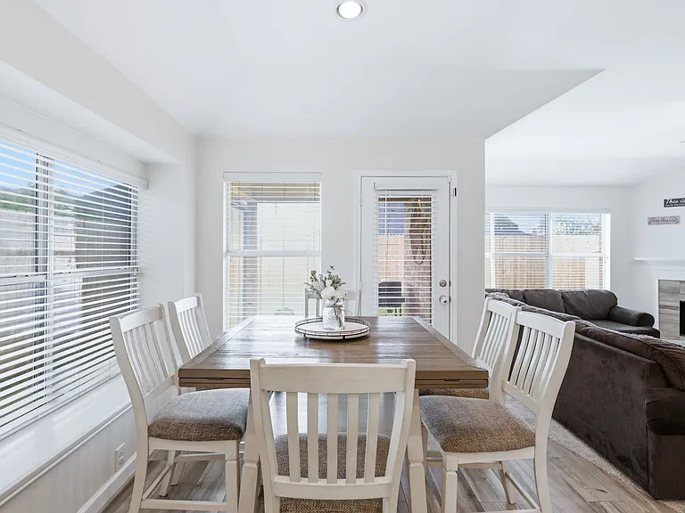 1002 Zachary Dr — Photo 15