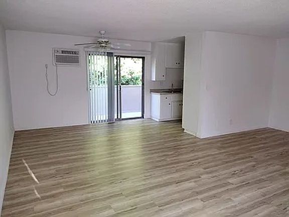 3rd image of 650 Westmount Dr APT 103