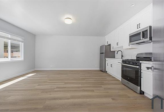 5th image of 1511 Corinth Ave APT 4