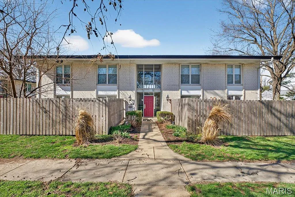 10457 Briarbend Dr APT 8 photo 1