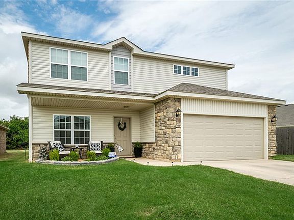 2nd image of 2525 Demotte Dr
