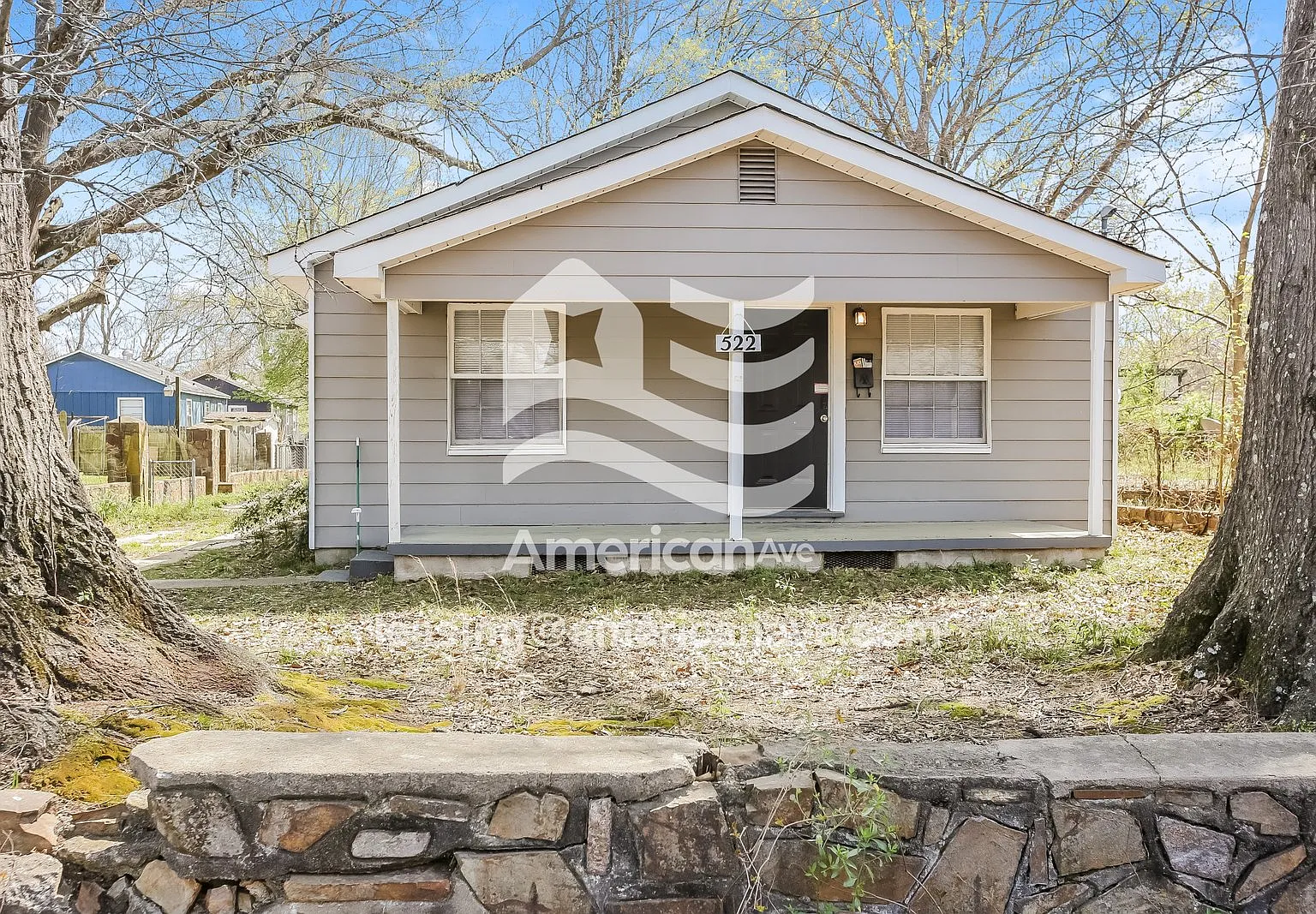 3 bed, 1.0 bath, 1100 sqft, $844 — Photo 1