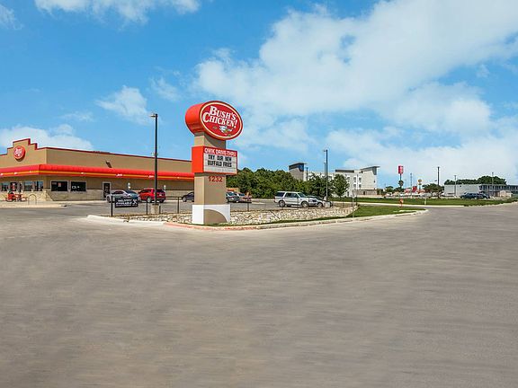 2nd image of 1275 N Business Ih 35