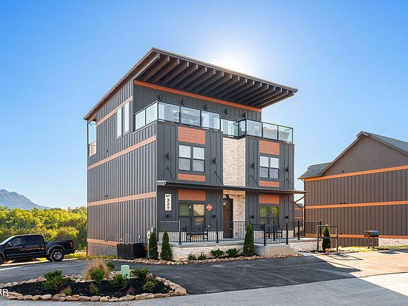 2nd image of 633 Summer Valley Way #9R-8