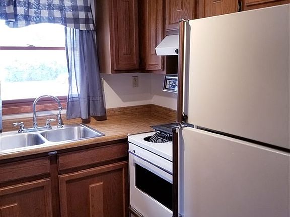 5th image of 411 W 1st St