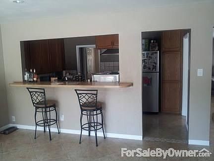5th image of 7952 Broadleaf Ave