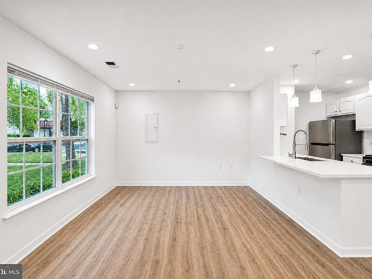 43577 Patching Pond Sq — Photo 3