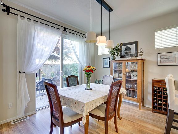 4th image of 1688 SE Gerhard Dr