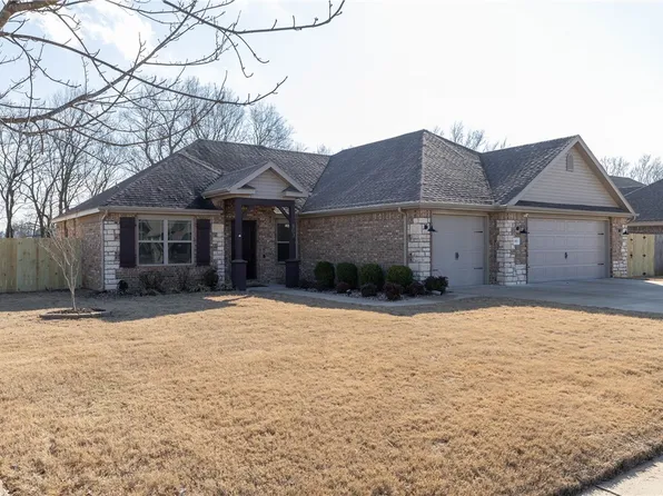 803 Sedgwick Dr, Prairie Grove, AR 72753